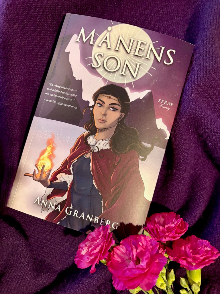 Boken Månens son mot en lila bakgrund.